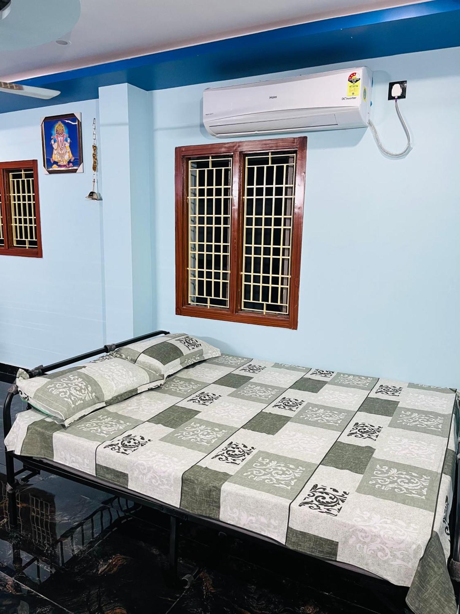 Sri Datta Kukkuteswara Nilayam Pithapuram Extérieur photo